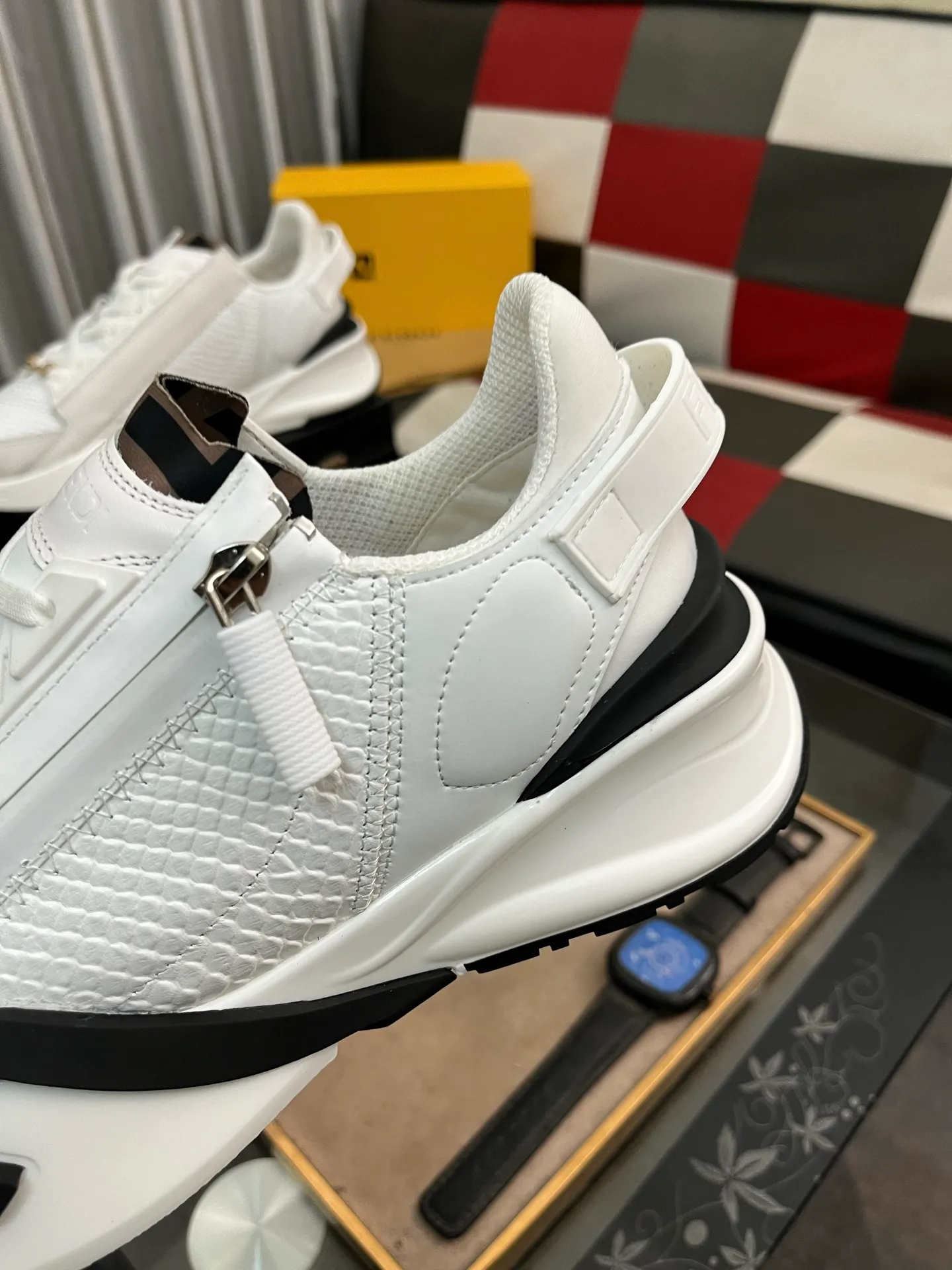 Men's Men's Shoes💰540⌚️⌚️【FENDI】FENDI high-tops are classic and comfortable for men. This complex sneaker is made of soft calfskin➕genuine leather lining➕original ultra-light rubber material with rough outsole. This unique and thin style is suitable for the casual and refined sensibility of this season. It is comfortable and natural on the feet. It is an everyday style for casual travel in autumn and winter! 38−444️⃣colors available